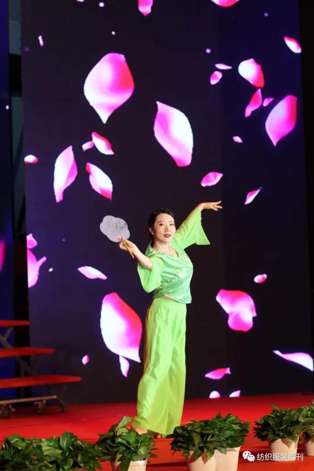 纺织头条 | 歌颂伟大祖国，中纺联举行庆祝新中国成立70周年文艺汇演