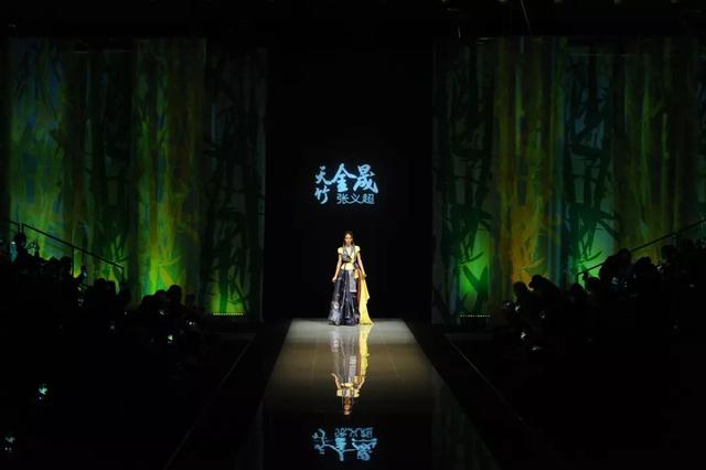 SS20时装周 | 携手创新科技面料，看张义超“行走的花”如何演绎“竹”文化